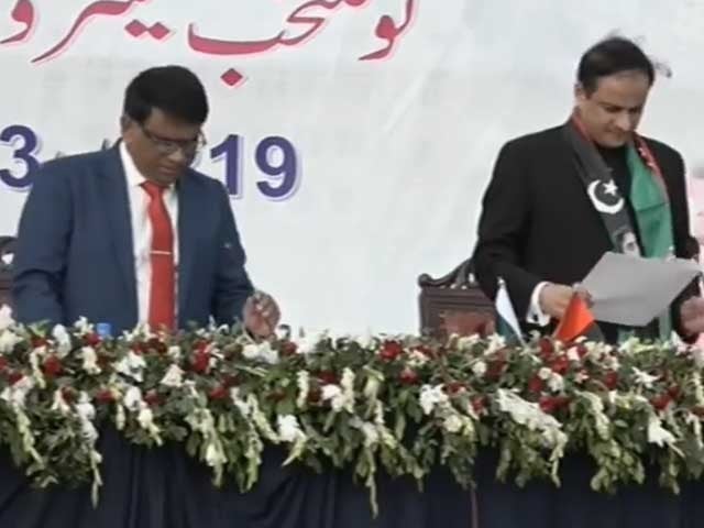 Murtaza Wahab took oath as Mayor of Karachi Photo screen grab