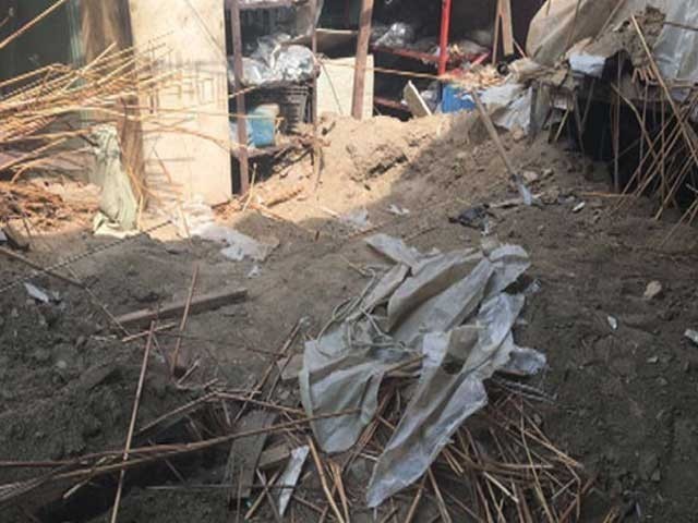Heavy rains in Khyber Pakhtunkhwa, woman died due to roof collapse The torrential rains caused rapid flow in the rivers and water entered the roads, streets and houses.