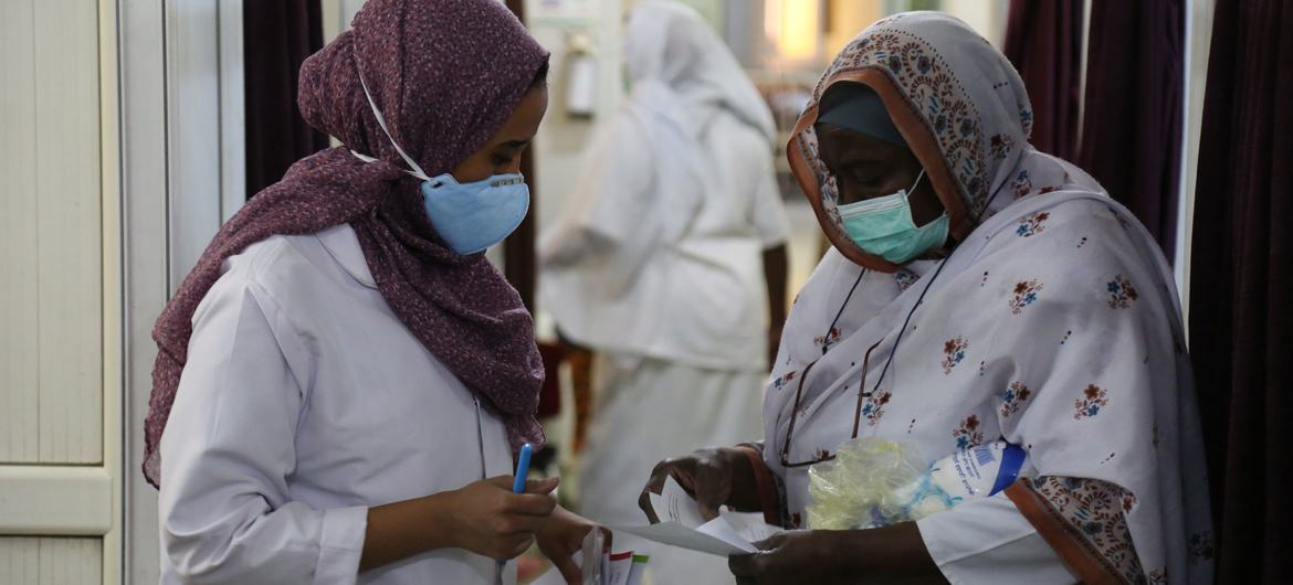 Midwives at a UNFPA-supported hospital in Sudan before the crisis destroyed at least two out of three hospitals. (file)