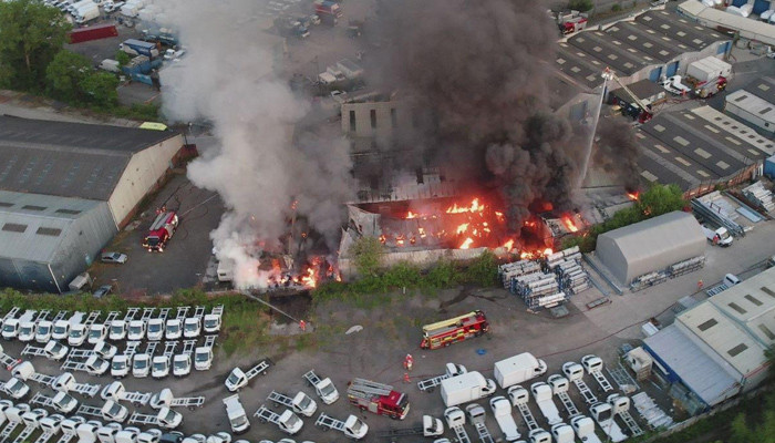 A fire broke out in two buildings in an industrial area of ​​north Manchester