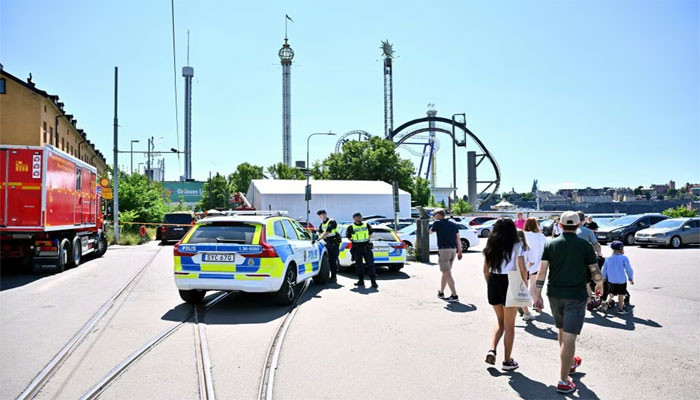 A roller coaster accident in an amusement park in Sweden, one person died, several were injured