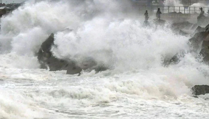 Cyclone, 300 families shifted to government schools in Badin