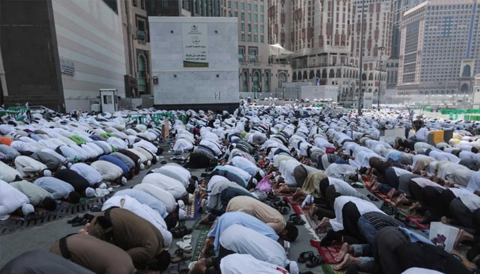 During the Hajj season, Friday prayers are allowed in all small and large mosques in Makkah