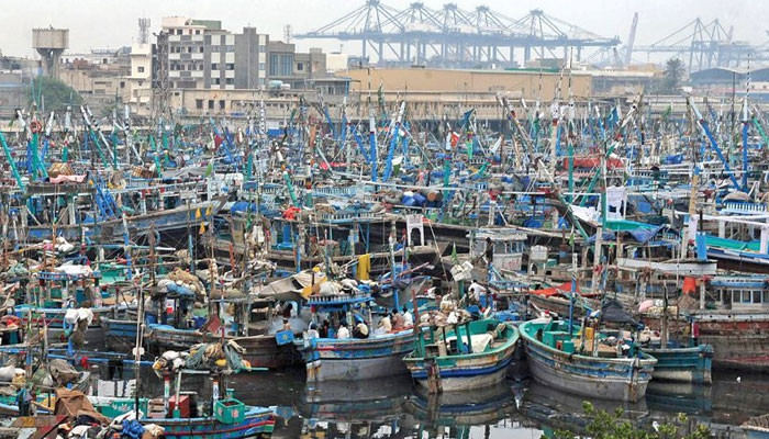 Fear of hurricane, alert issued at Karachi port