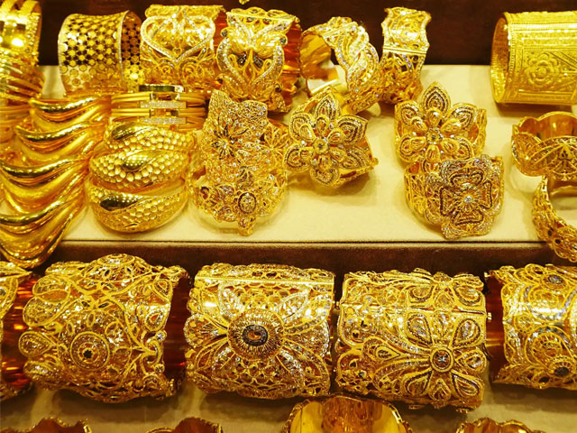 Gold rates reduced by Rs 1500 per tola