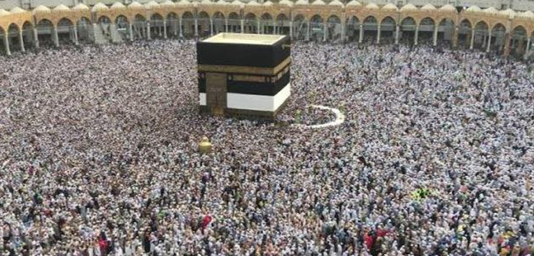 How many people from all over the world performed Umrah and Hajj in 2022?