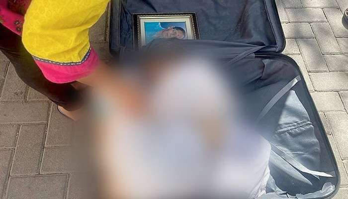 In India, mother's daughter's body was kept in a suitcase and entered into the police station