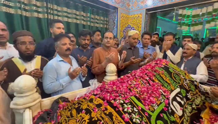 Murtaza Wahab's visit to Abdullah Shah Ghazi's shrine