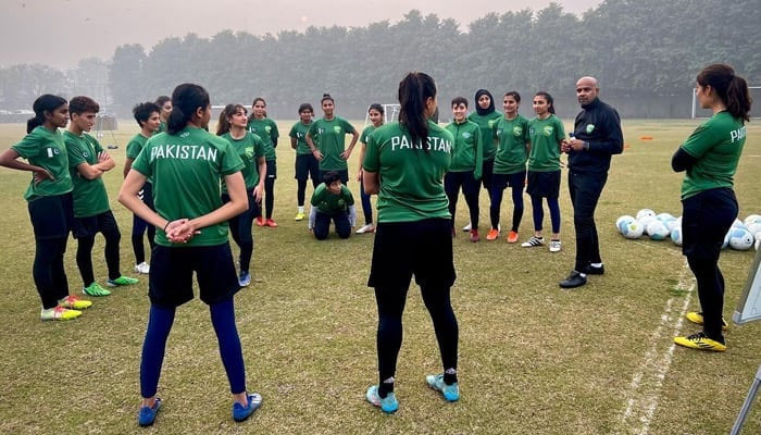 Pakistan women football team will play matches against Singapore