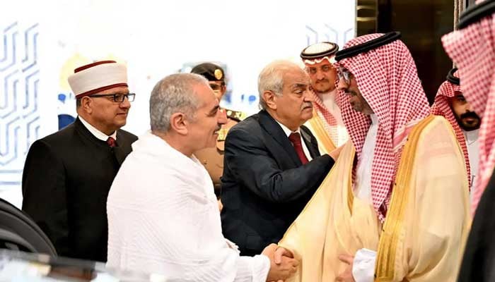 Palestinian Prime Minister Muhammad Ashtiyah has reached Saudi Arabia to perform Hajj