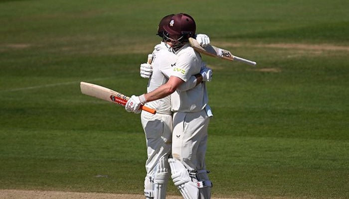 Surrey crossed the target of 501 runs