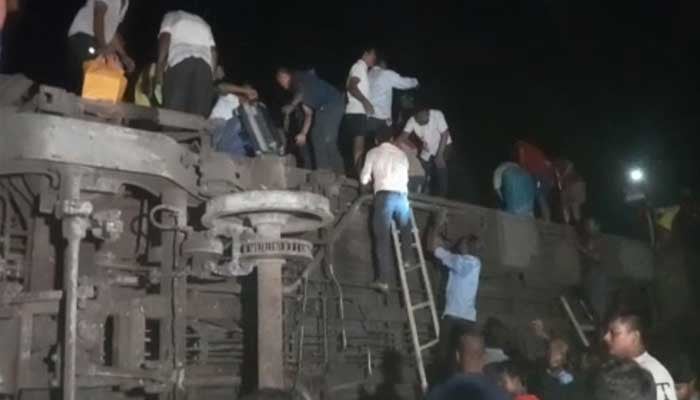 Terrible collision between two trains, 50 people killed, more than 300 injured