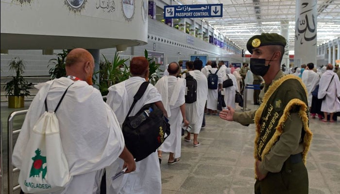 The arrival of Pakistani pilgrims to Saudi Arabia continues