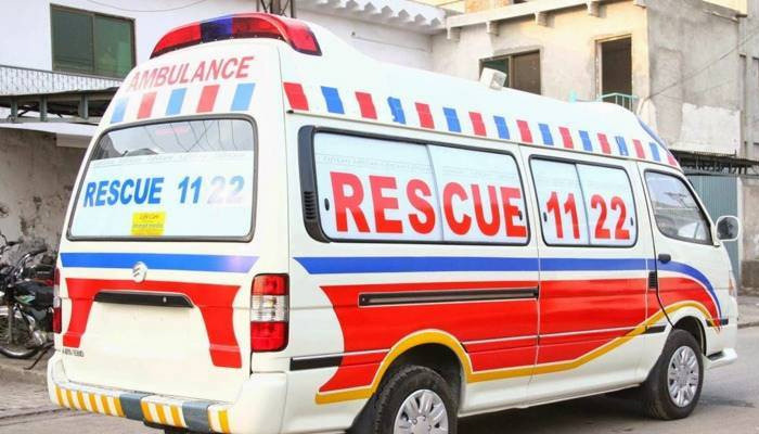 The bodies of 4 people were recovered from the vehicle in a private housing society