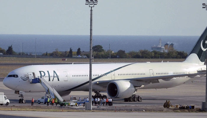 The plane of the national airline that was stopped in Malaysia has returned home