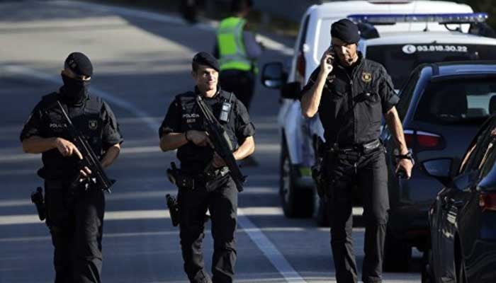 The train station was evacuated due to the presence of a suspicious object