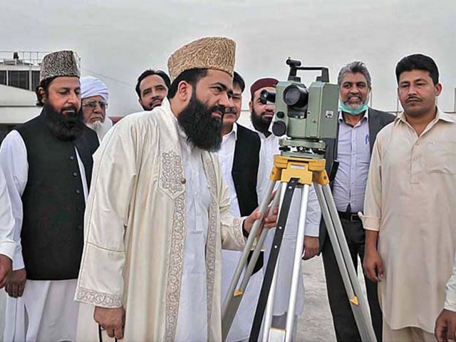 To see the moon of Zil Hajj, the Sawing of the Crescent Committee called a meeting