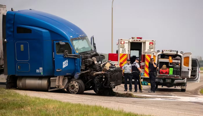 Truck and van collide in Canada, 15 dead