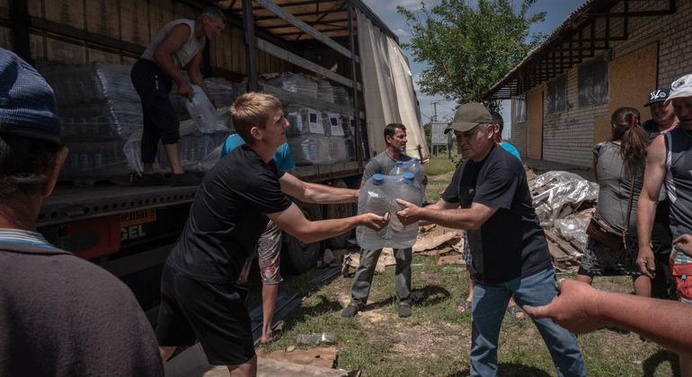 Ukraine: Kakhovka dam aid effort reaches 180,000 people