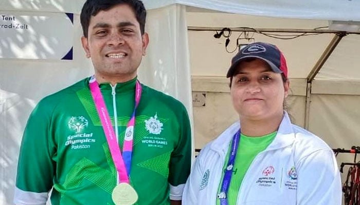 Usman Qamar won gold medal in cycling