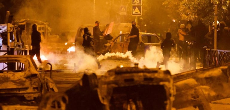 Violent protests against the killing of an Algerian youth by the police in France