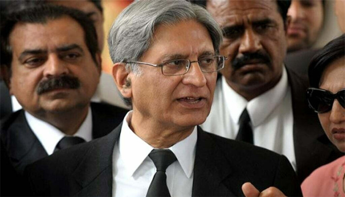 What did Aitzaz Ahsan demand when the Supreme Court bench was broken?