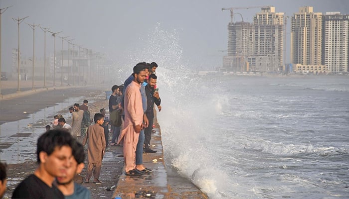 Which areas of Karachi are at risk of sea water entering?