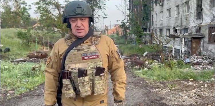 Why did the head of the mercenary Wagner group retreat from Moscow?