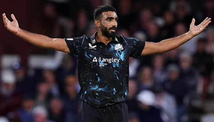 Worcestershire extend Osama Mir's contract