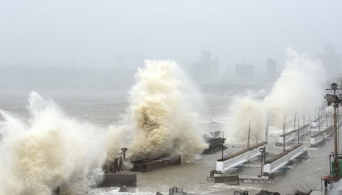 Yellow alert in Mumbai, flights also cancelled