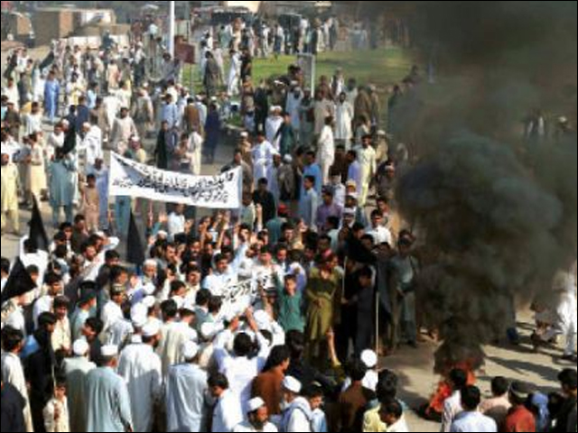 12 to 16 hours load shedding on Eid also in Peshawar, public protest