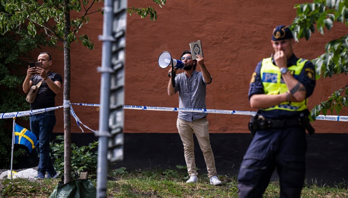 Iraq issues arrest warrant for insulting Koran in Sweden Iraq issues arrest warrant for insulting Koran in Sweden