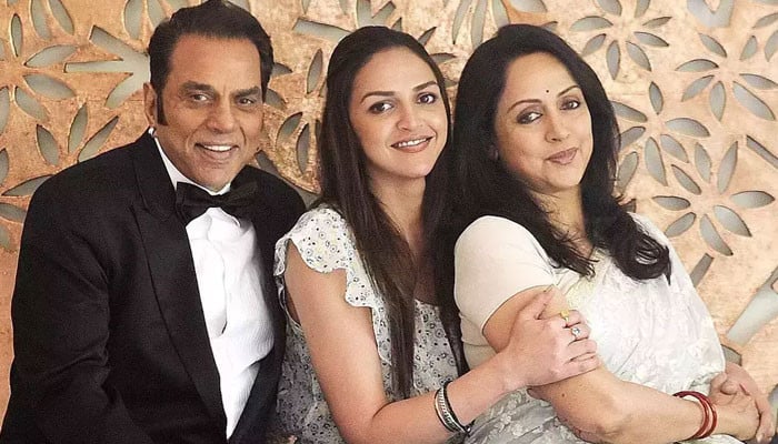 Dharmendra's move 42 years ago is being discussed on social media