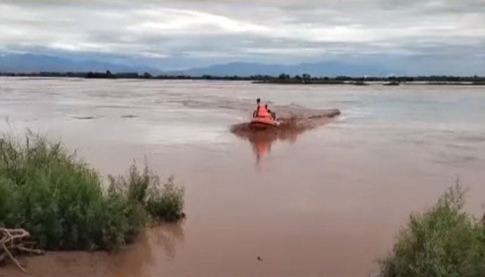 300 people trapped in flood relay rescued - Geo News Grab