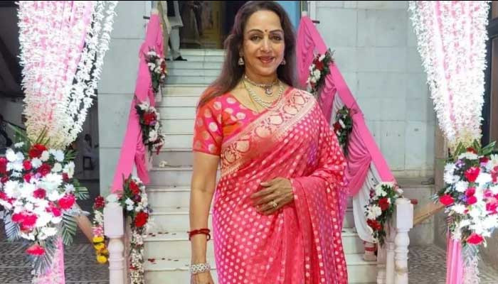 Working with Raj Kapoor in the first film was difficult, admits Hema Malini