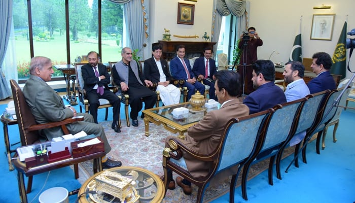 Meeting of MQM delegation with Prime Minister Shahbaz Sharif. Jang photo