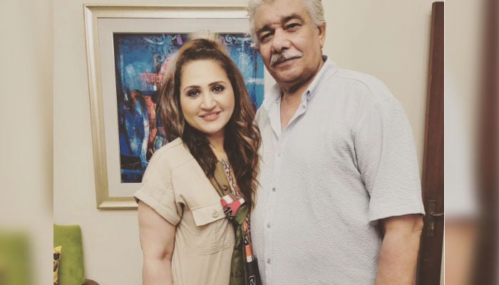 Asma Abbas shared pictures with her husband