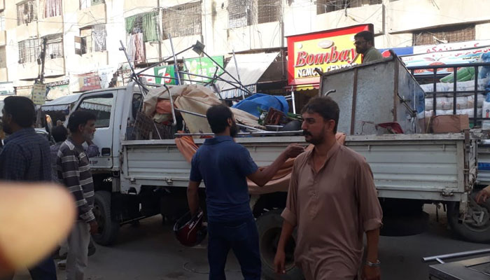 Violence against anti-encroachment personnel in Bahadurabad, Karachi File photo