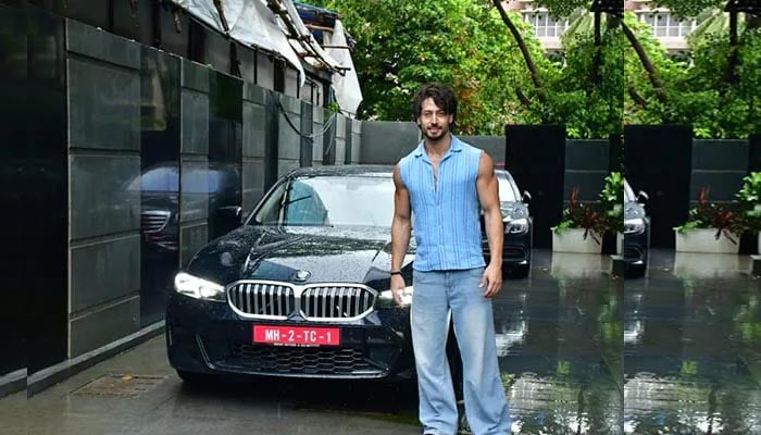 Tiger Shroff bought a new luxury car Tiger Shroff bought a new luxury car