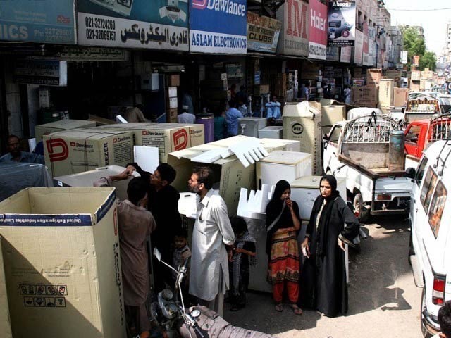 Inflation, sales of deep freezers and refrigerators down by 75% A 12 cubic feet refrigerator started selling for 75 thousand rupees, the price of refrigerators and deep freezers doubled in a year. Photo: File