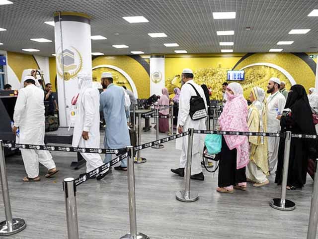 The first Hajj flight of PIA from Jeddah reached Lahore