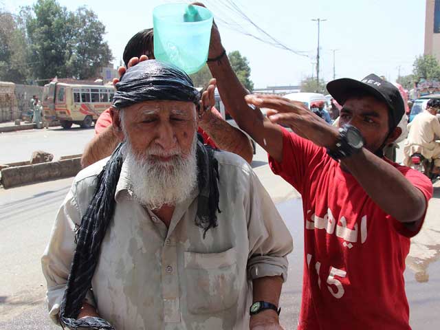 Blockage of sea breezes hit Karachi, a heat wave-like situation