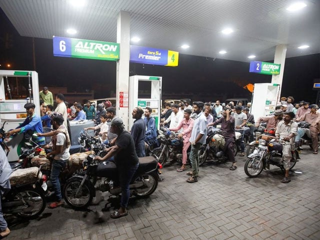 Motorcyclists without helmets will not get petrol in Lahore