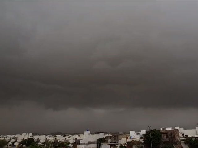 Monsoon system entered in Karachi, rain in different areas