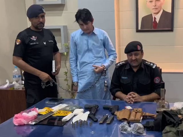 Afghan resident arrested in Peshawar, uniform and weapons of sensitive organization recovered