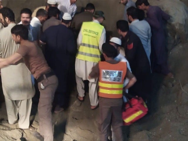 8 children were killed when a landslide fell on children playing cricket in Shangla —Photo: Express News