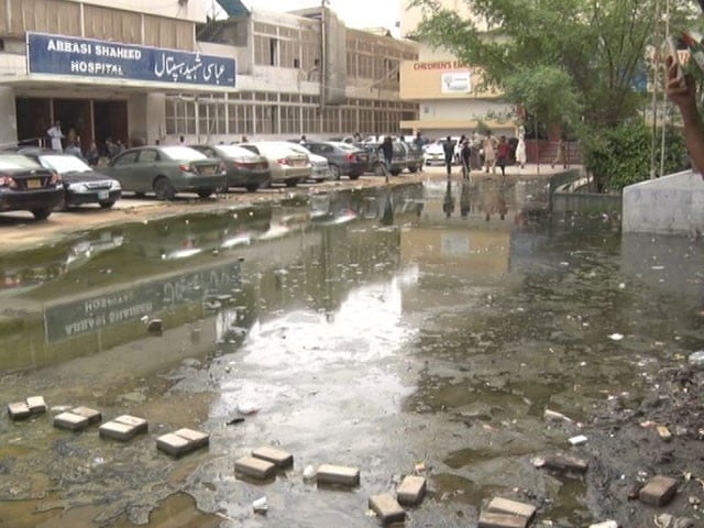 Machines broken, medicines and sanitation missing, Abbasi Shaheed Hospital became a hotbed of problems Photo: Express