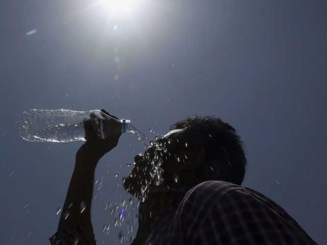 Warm weather in Karachi today, temperature likely to go up to 36 degrees