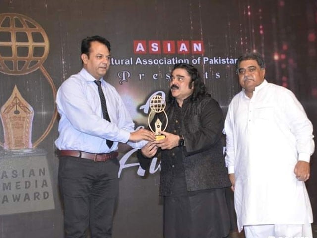 Singer Arif Lohar was honored with the Lifetime Cultural Award Photo Express