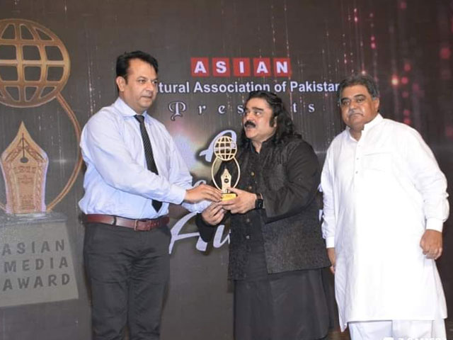 Singer Arif Lohar was honored with the Lifetime Cultural Award